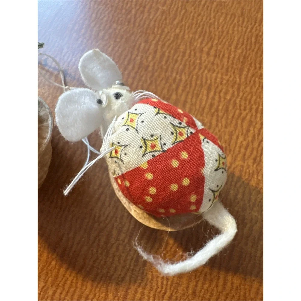 Vtg Set Of 2 Mouse In Shell Handmade Christmas Ornaments Felt Walnut Vtg Fabric‎